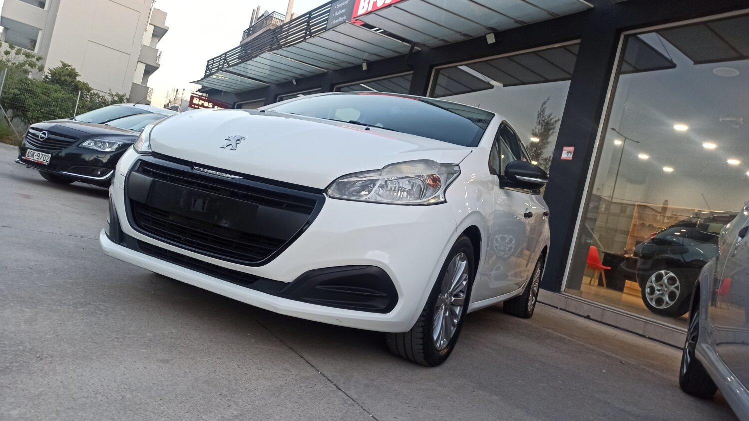 Peugeot 208 - Image 3