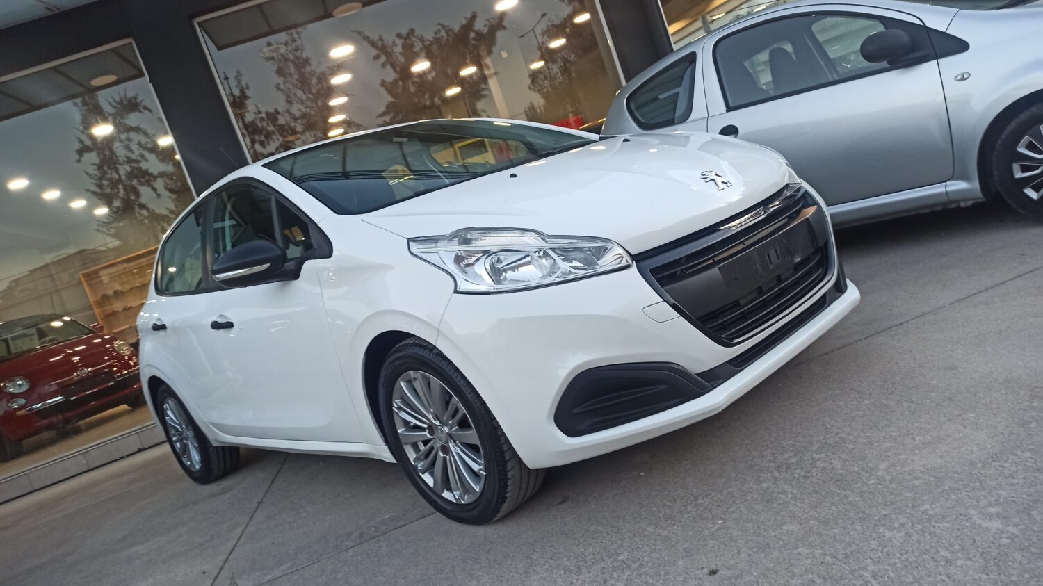 Peugeot 208 - Image 7