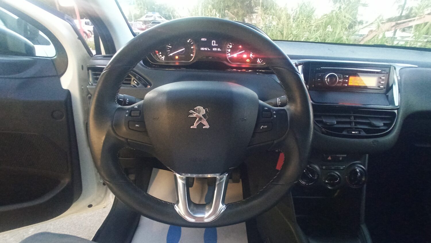 Peugeot 208 - Image 27