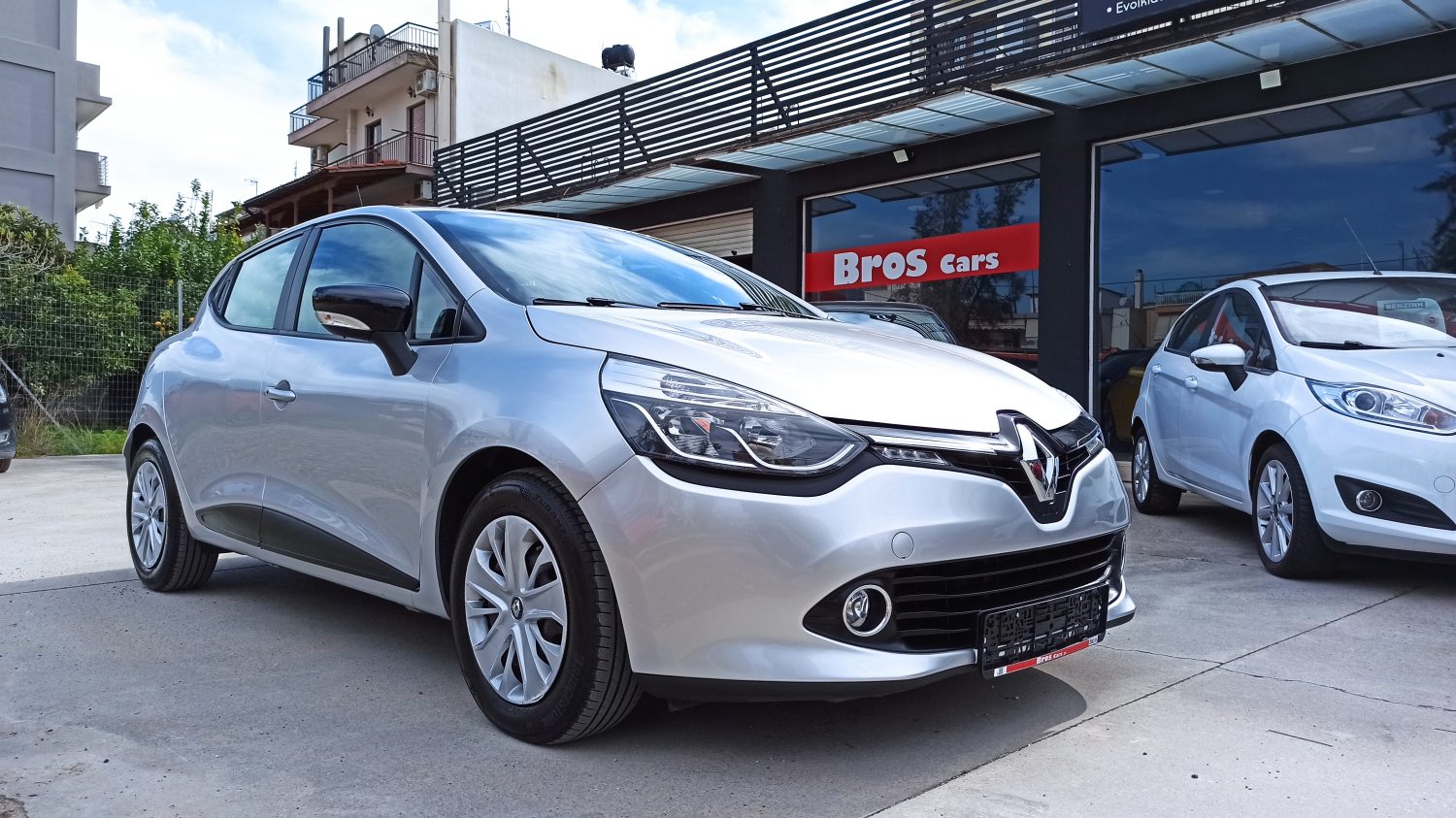 Renault Clio - Image 2