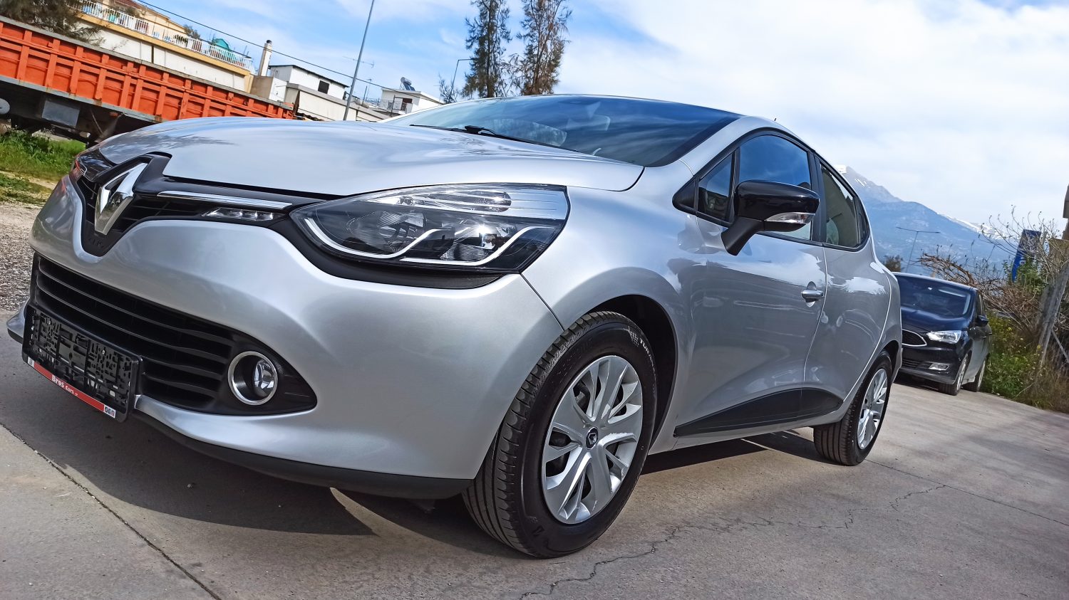 Renault Clio - Image 11