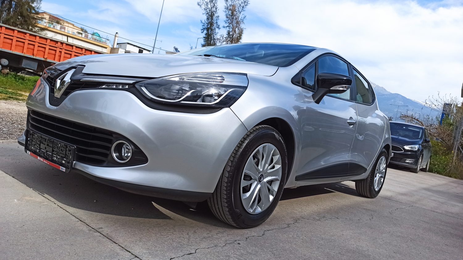 Renault Clio - Image 13