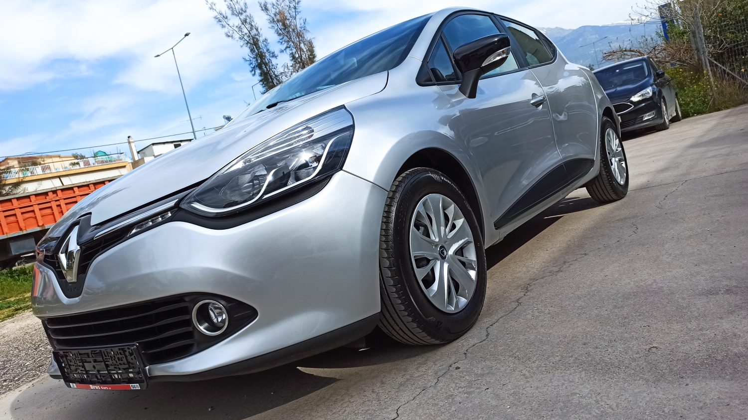 Renault Clio - Image 16