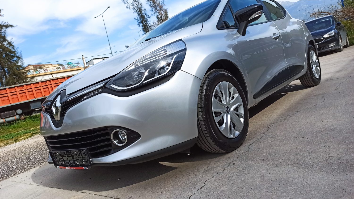 Renault Clio - Image 17