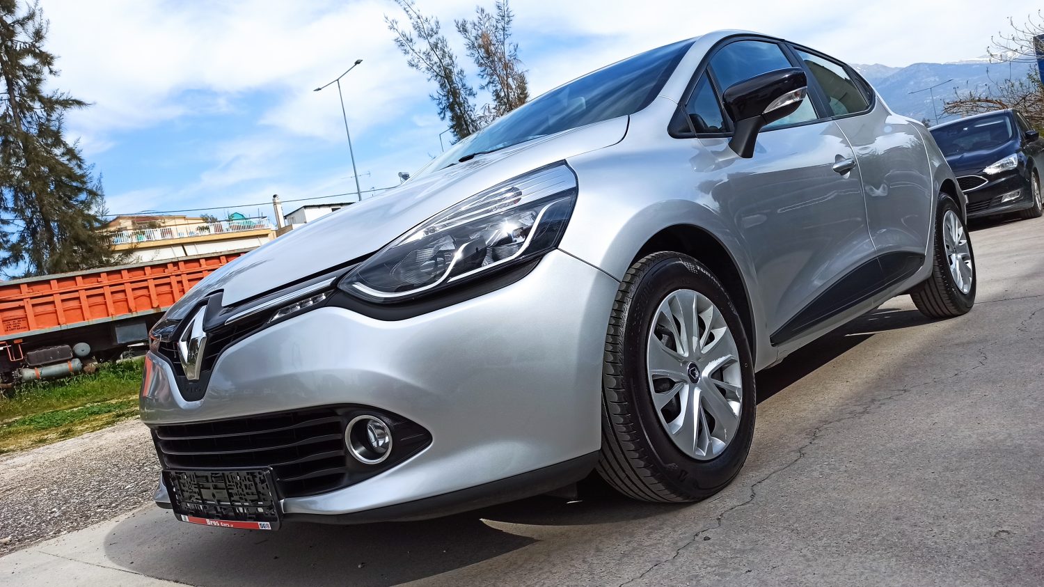 Renault Clio - Image 18