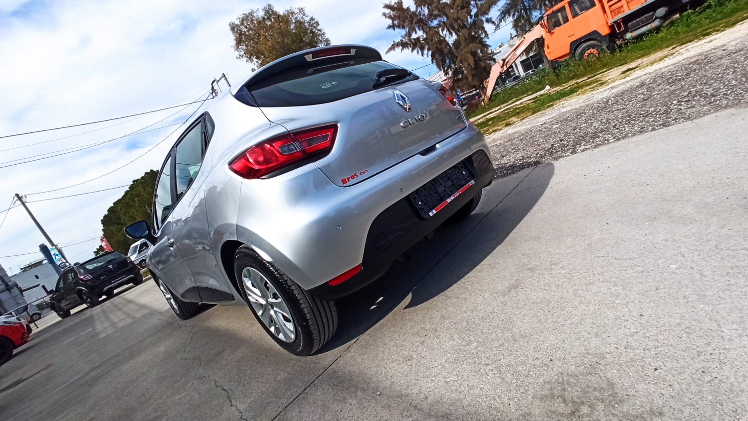 Renault Clio - Image 32
