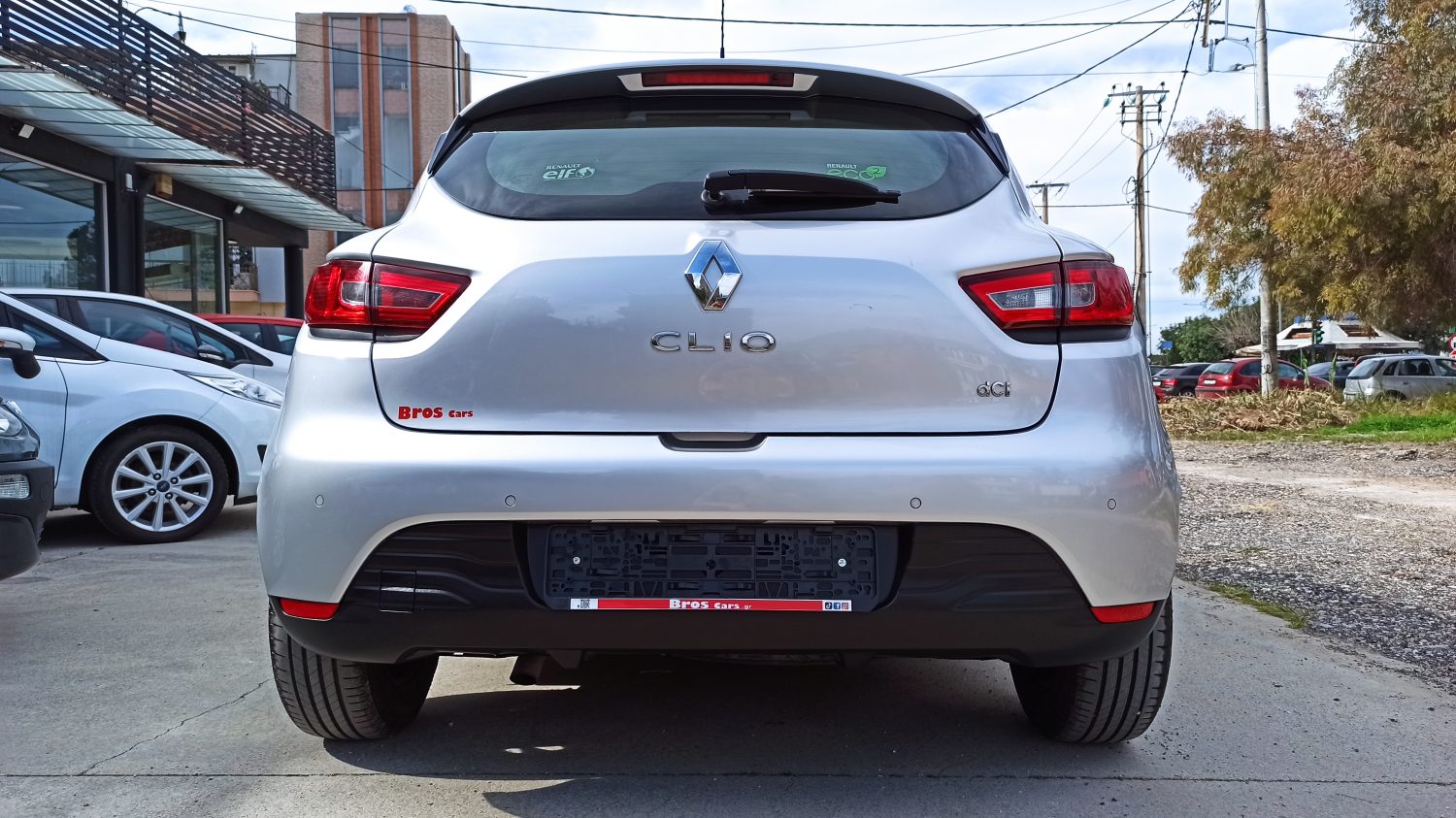 Renault Clio - Image 37