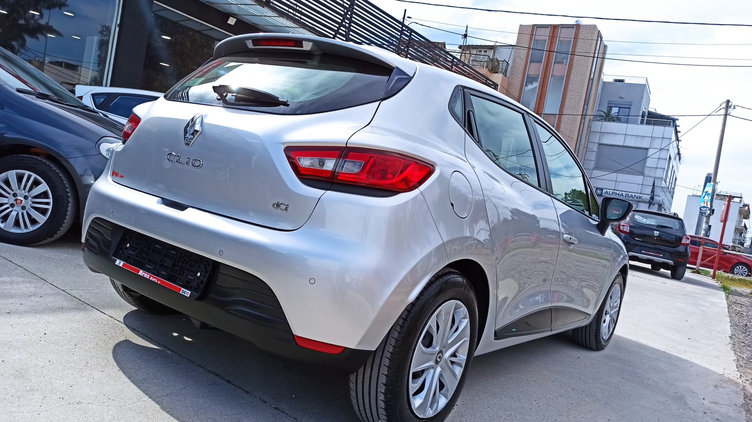 Renault Clio - Image 38