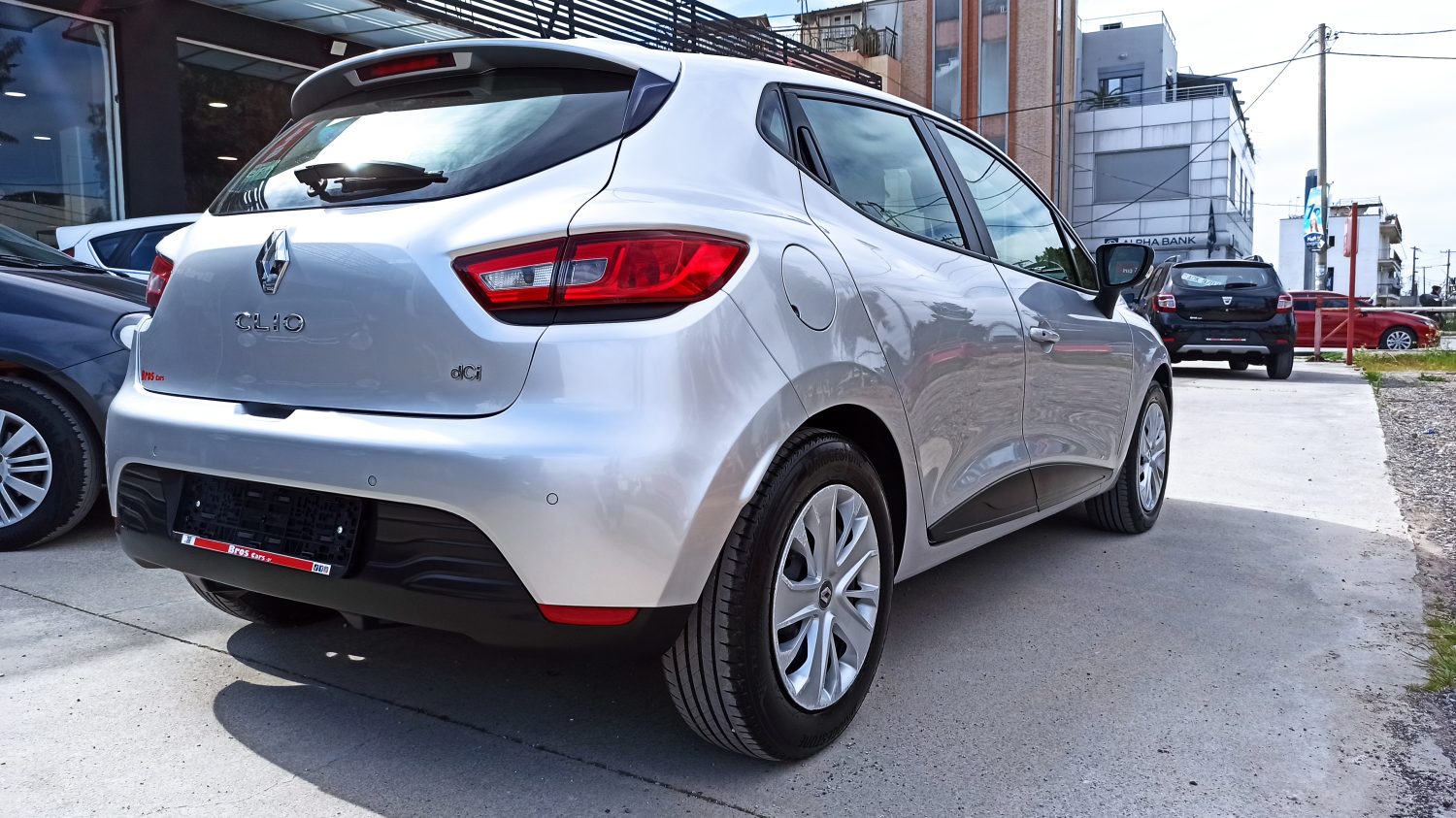 Renault Clio - Image 40