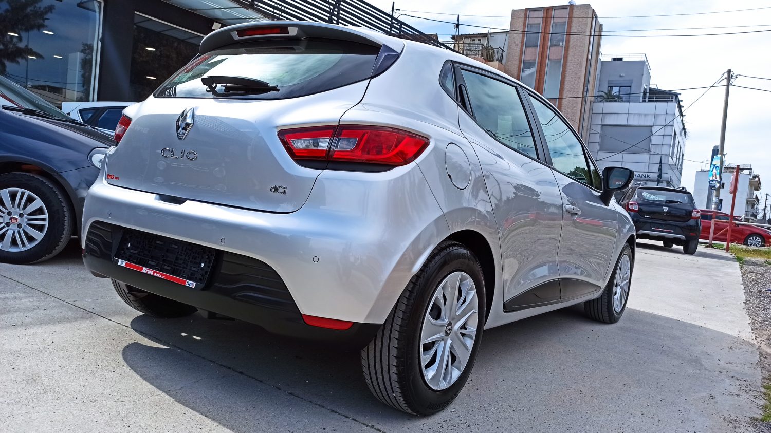 Renault Clio - Image 42