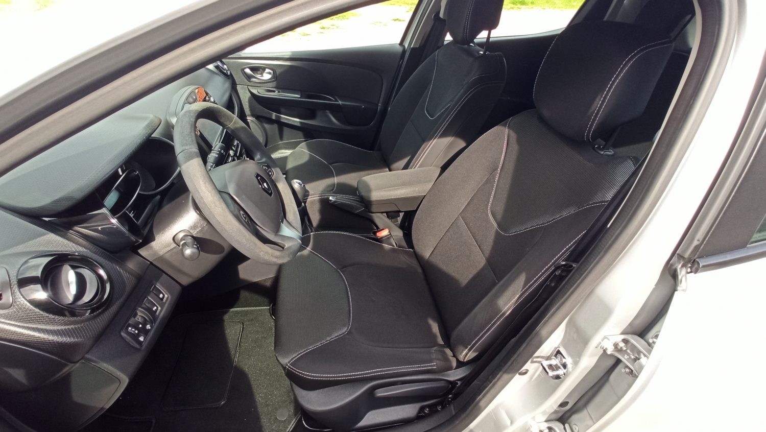 Renault Clio - Image 46