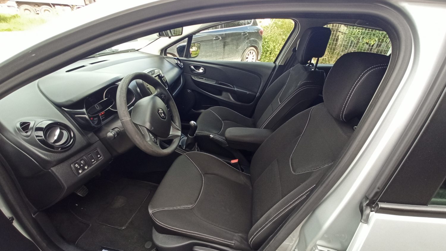 Renault Clio - Image 47