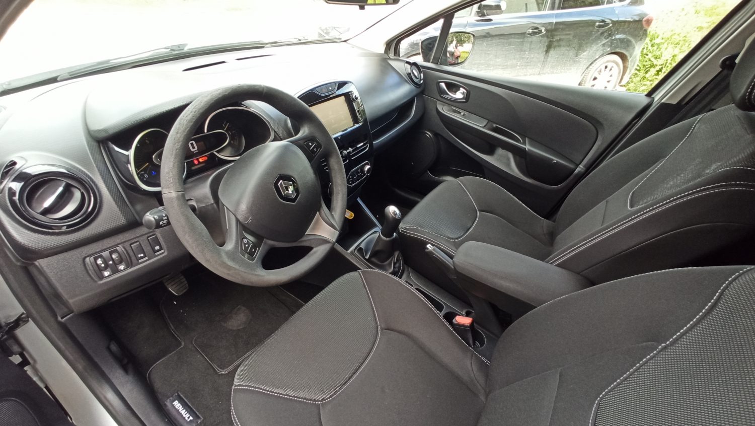 Renault Clio - Image 48