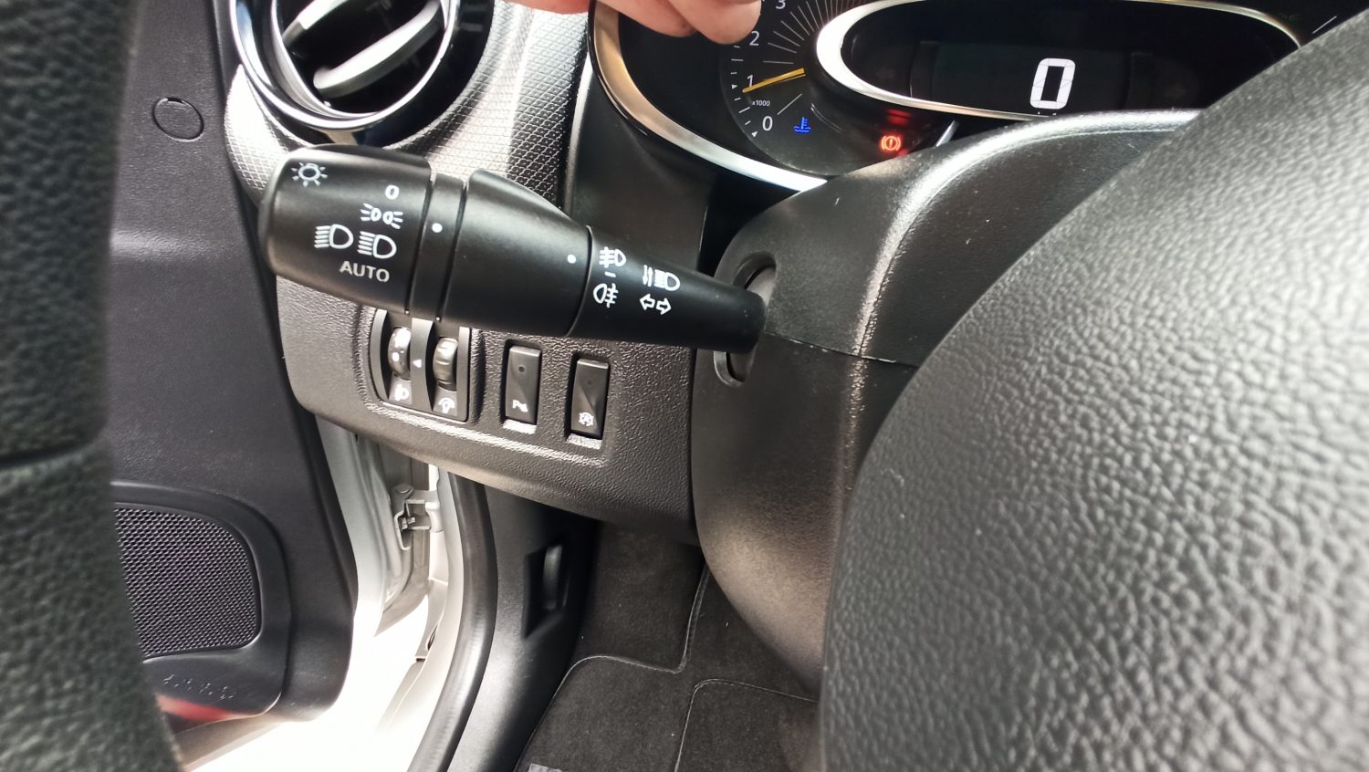 Renault Clio - Image 50
