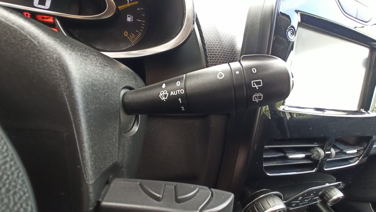 Renault Clio - Image 51