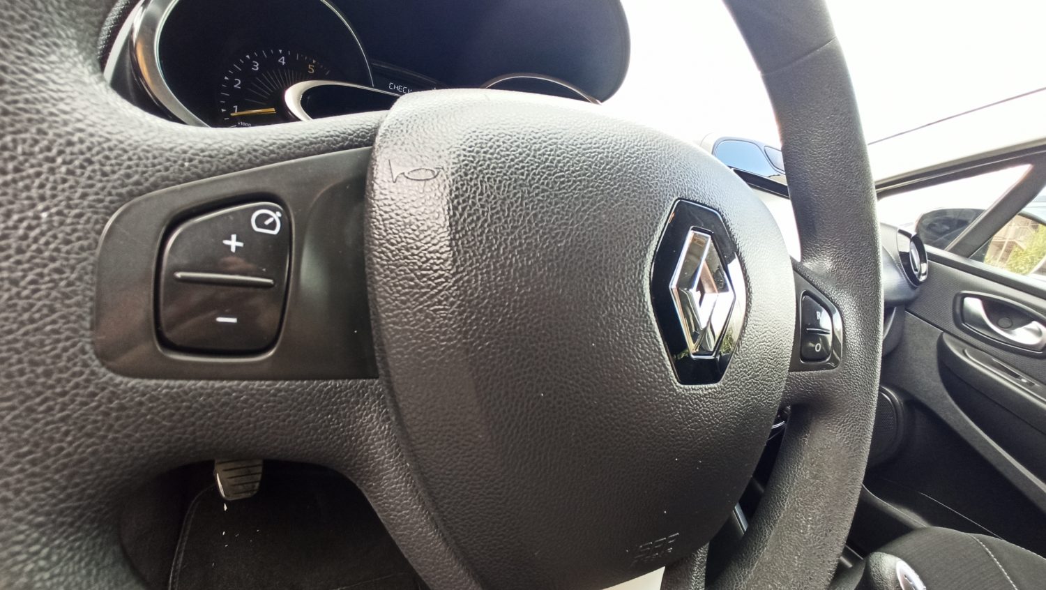 Renault Clio - Image 53