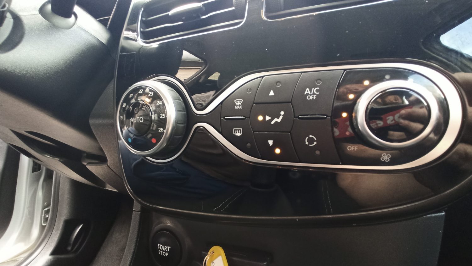 Renault Clio - Image 54