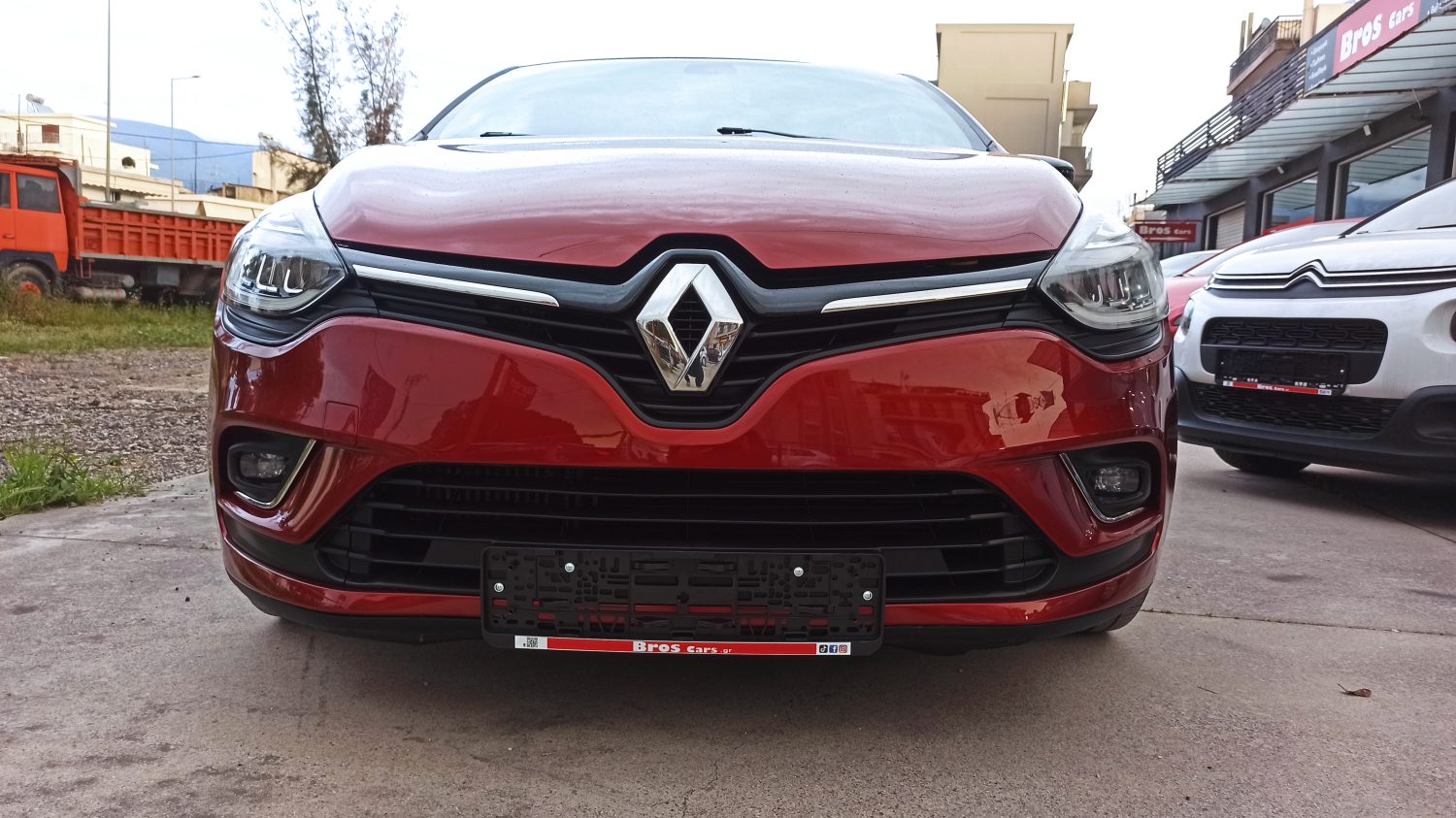 Renault Clio - Image 8