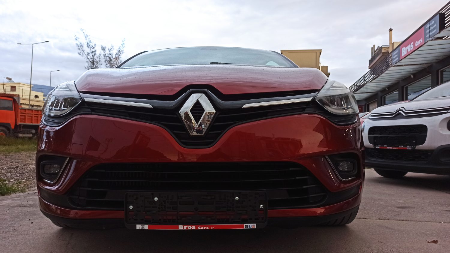 Renault Clio - Image 11