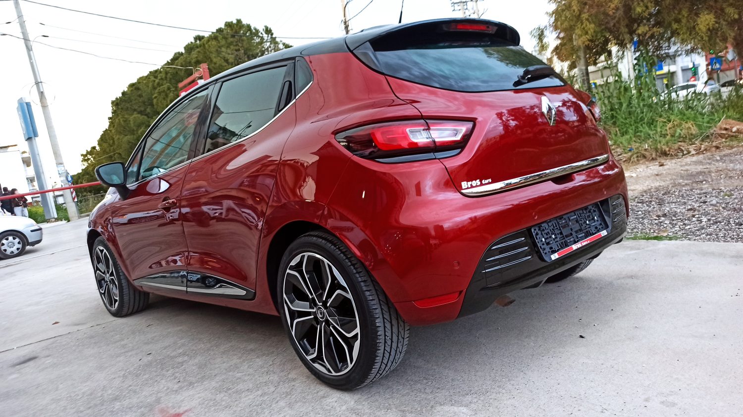 Renault Clio - Image 22
