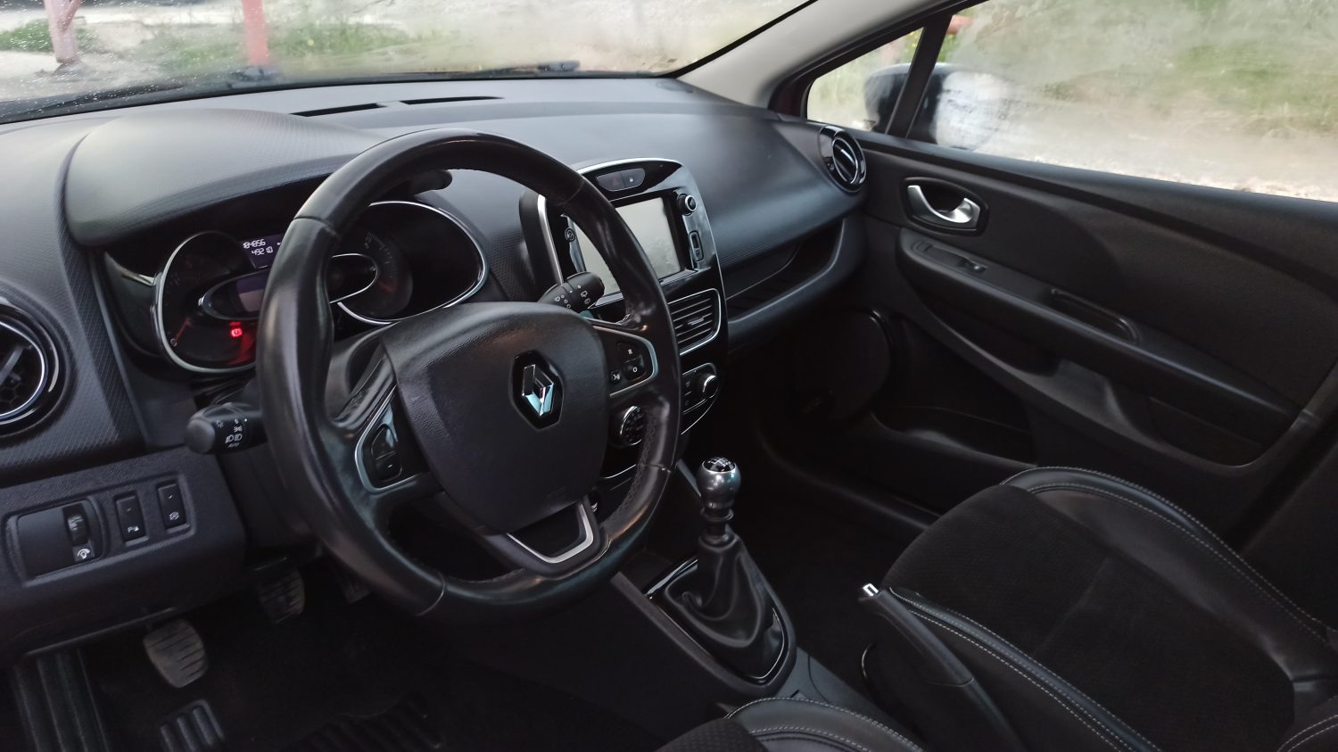Renault Clio - Image 48
