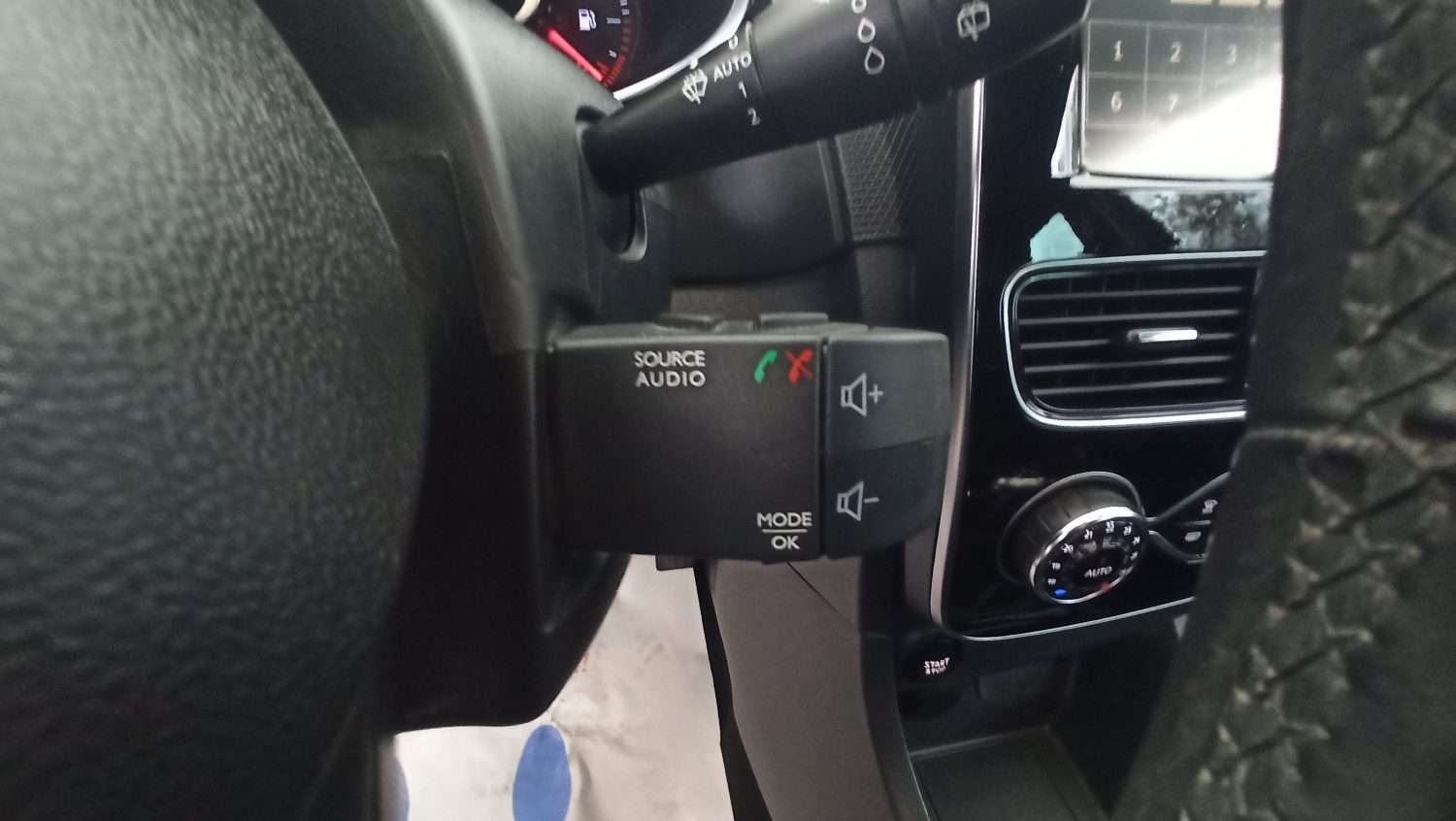 Renault Clio - Image 59