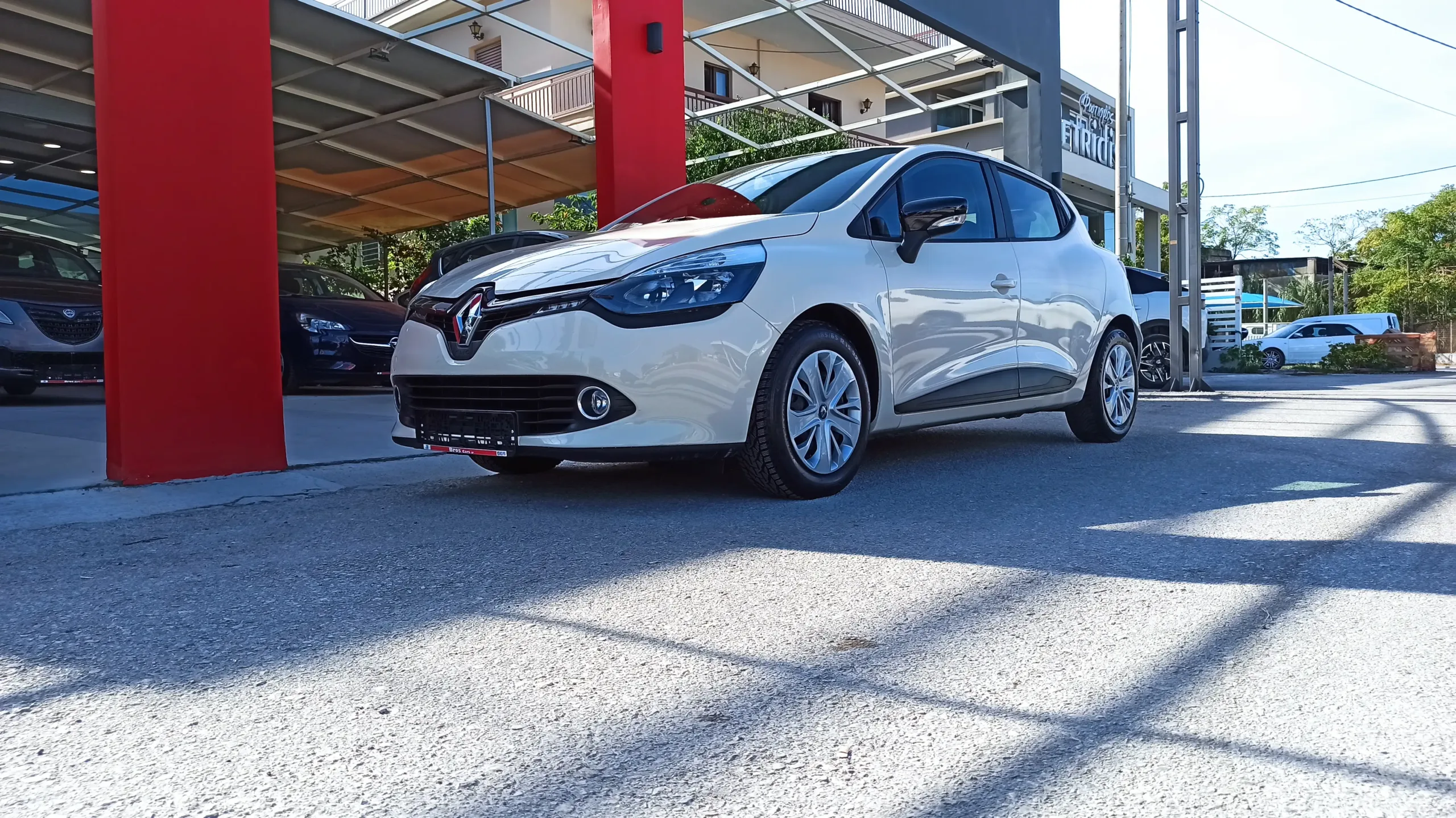 Renault Clio - Image 8