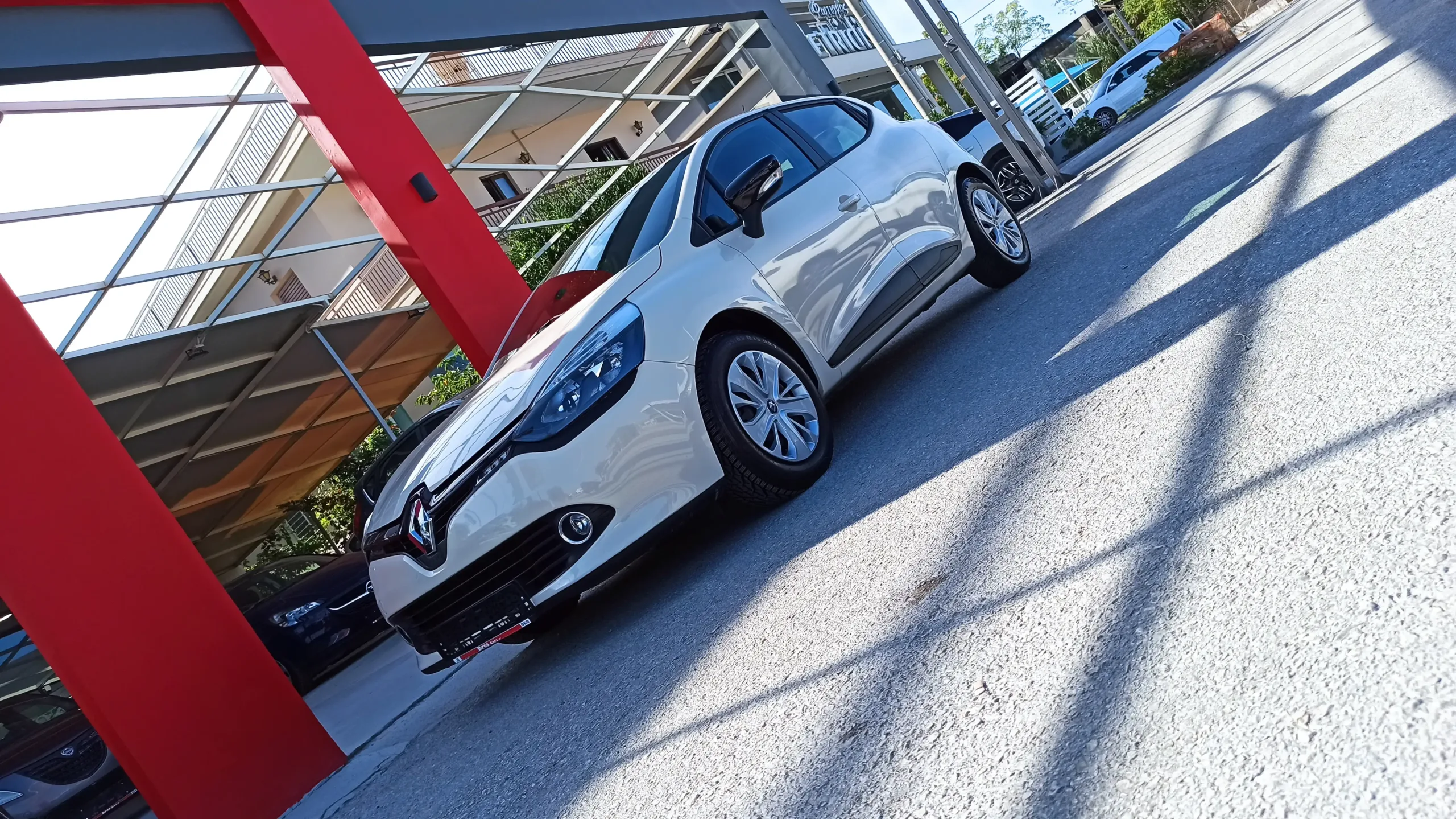 Renault Clio - Image 9