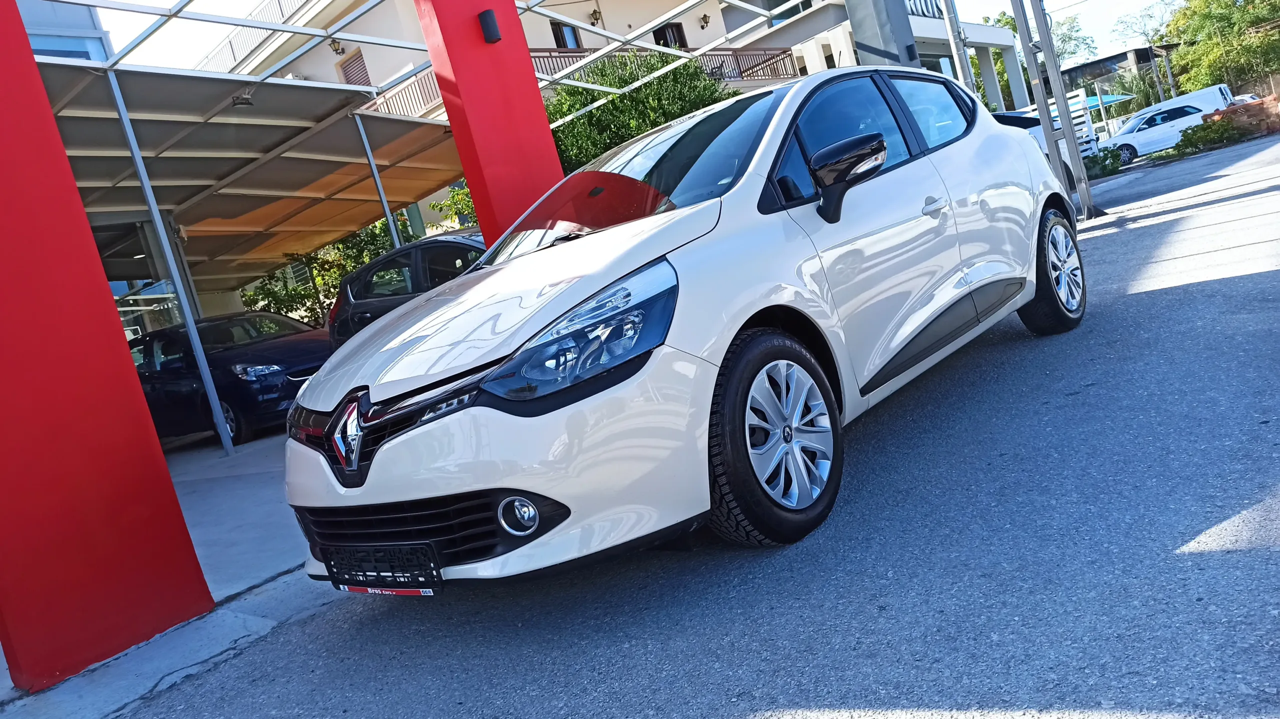 Renault Clio - Image 10