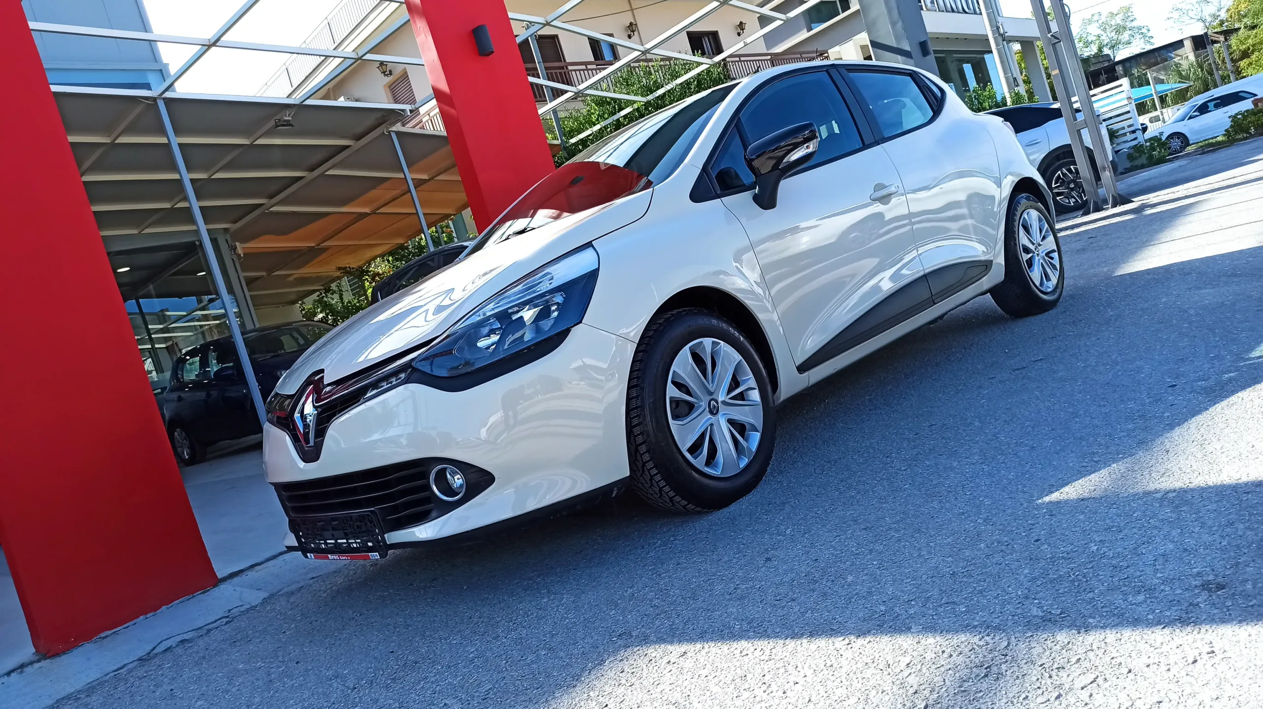 Renault Clio - Image 11