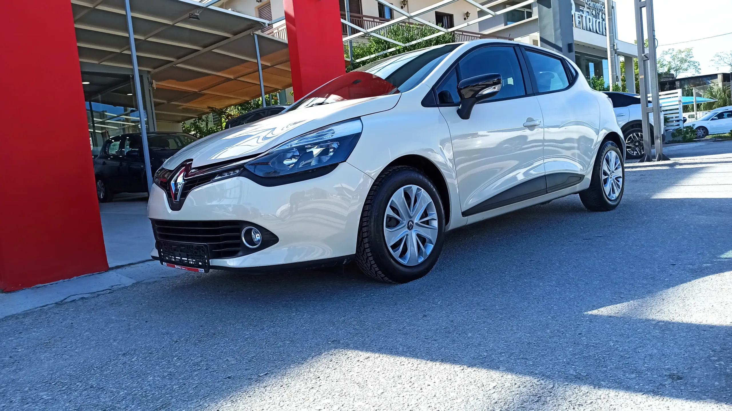 Renault Clio - Image 12