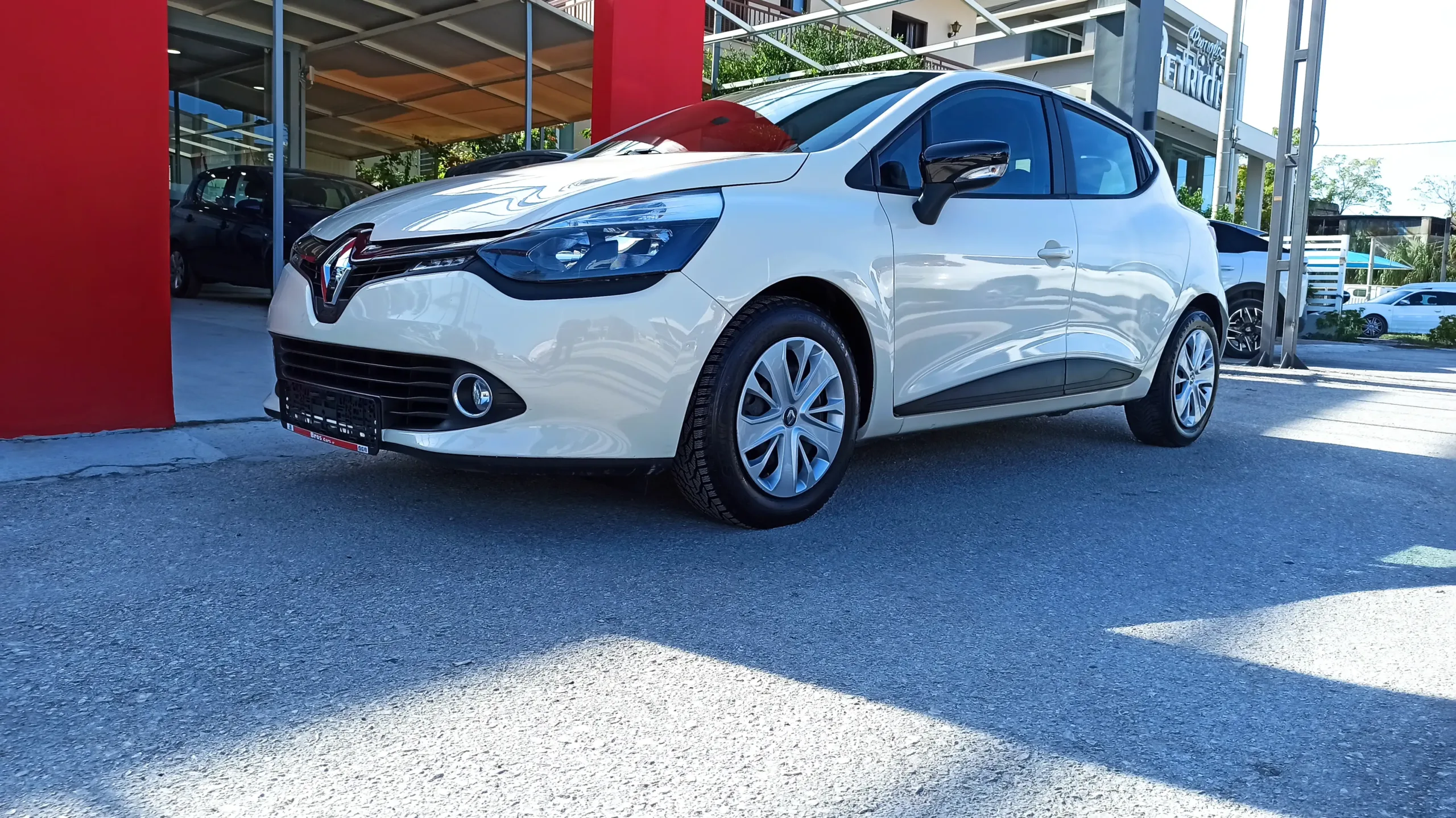 Renault Clio - Image 13