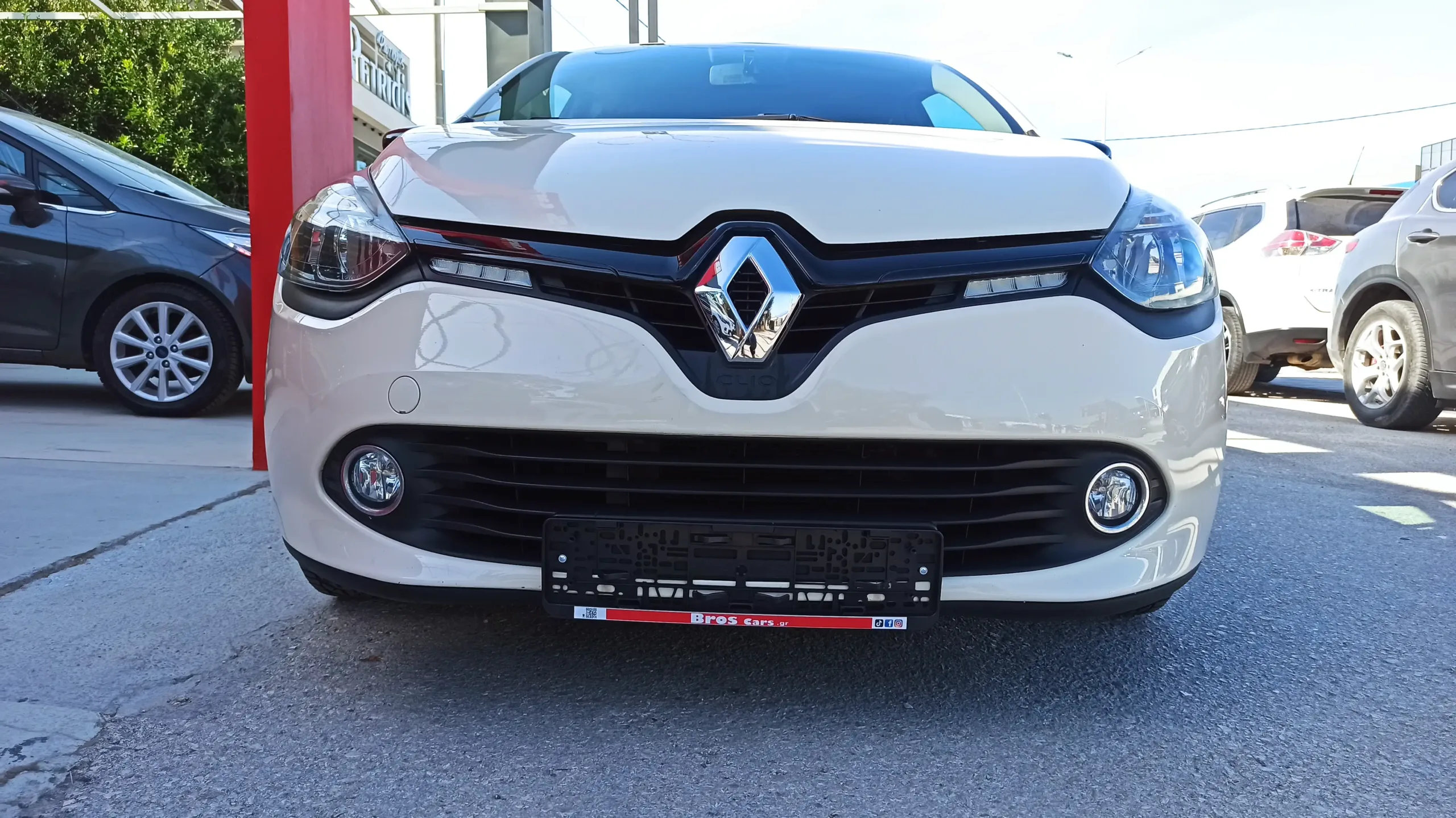 Renault Clio - Image 14