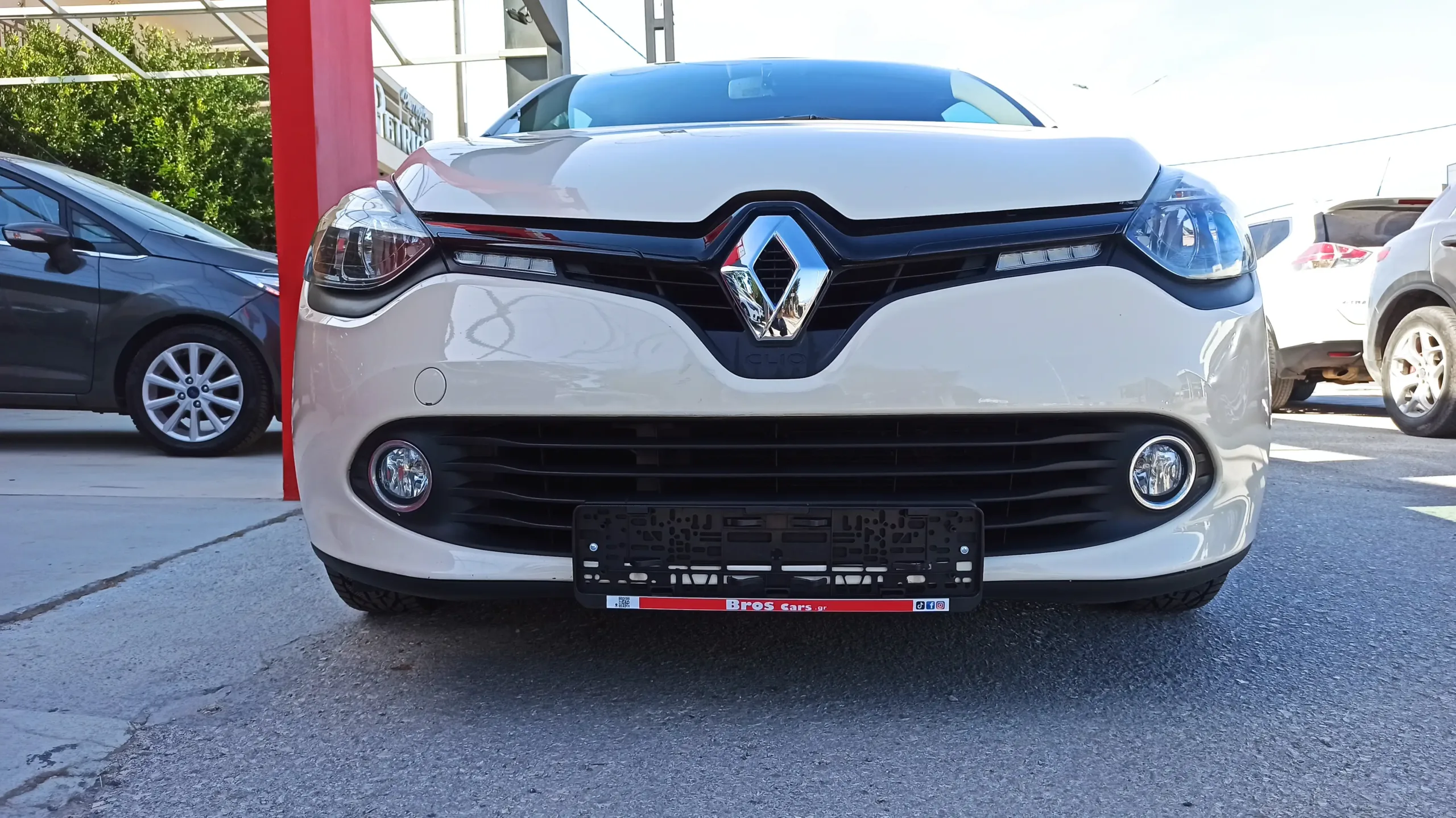 Renault Clio - Image 15