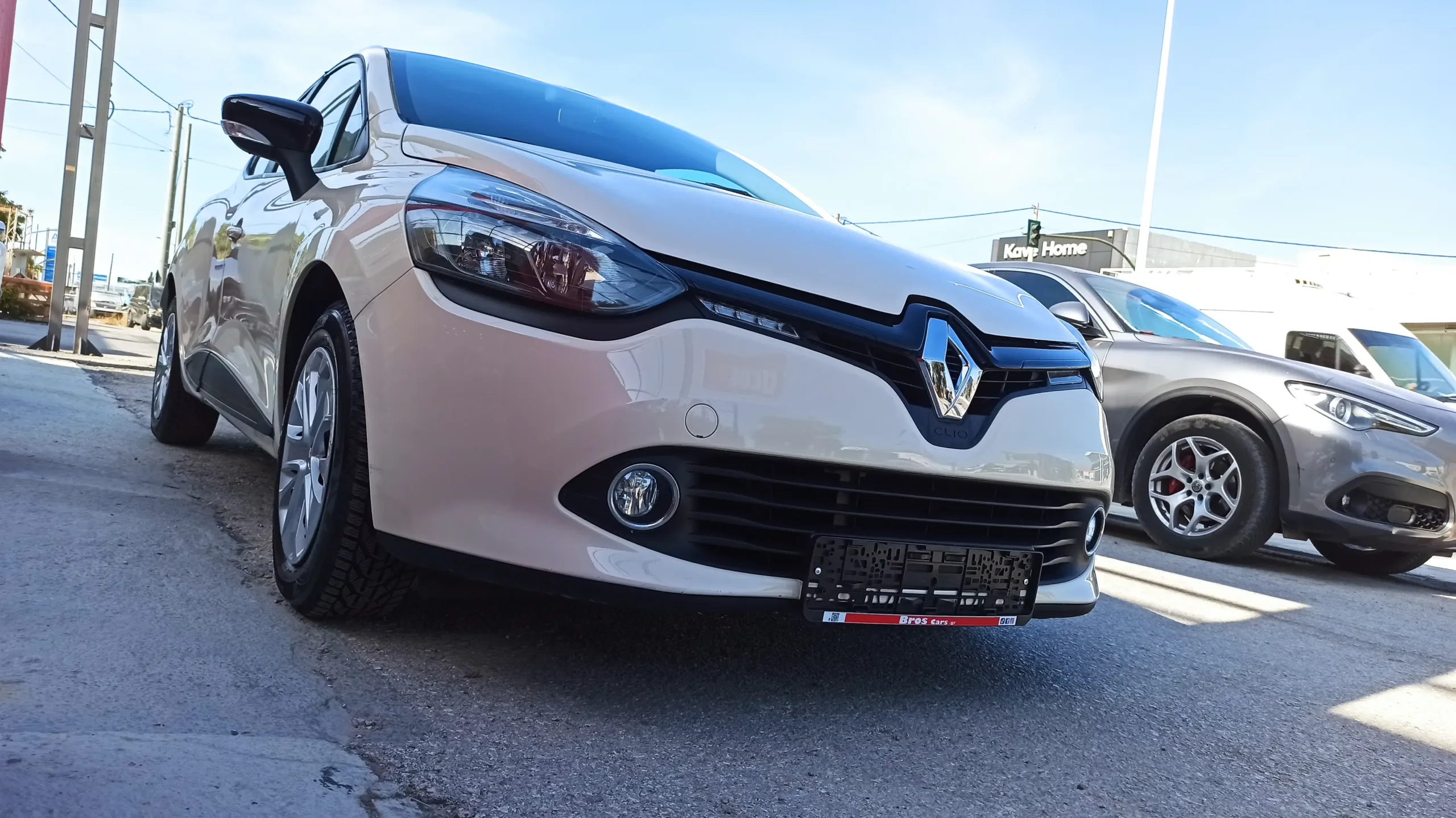Renault Clio - Image 18