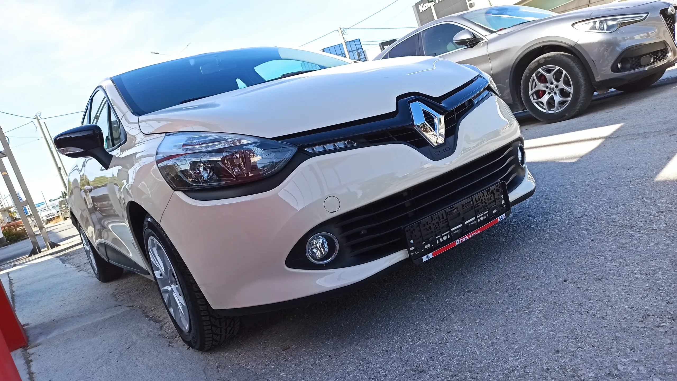 Renault Clio - Image 21