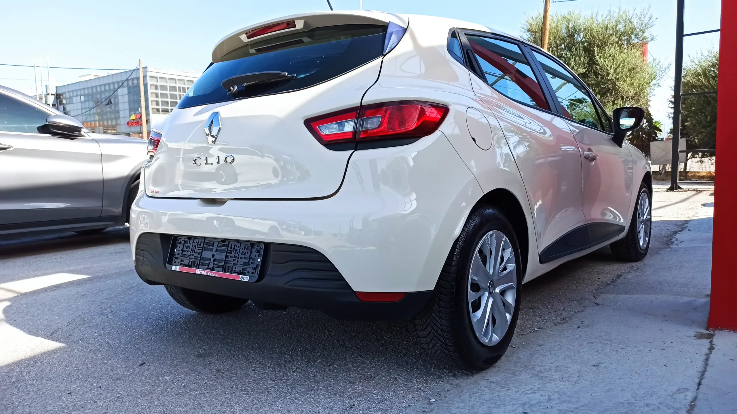 Renault Clio - Image 24