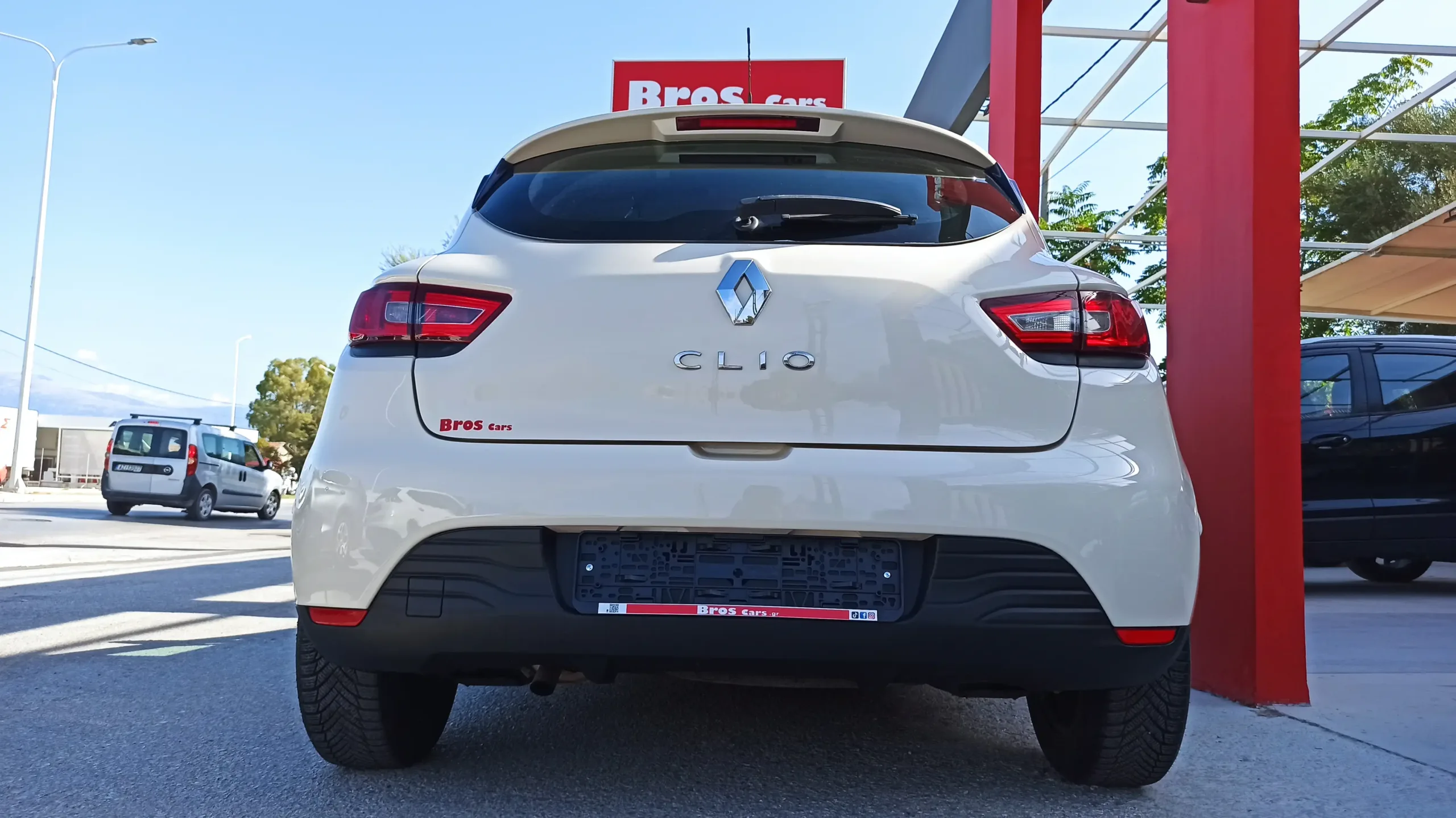 Renault Clio - Image 28