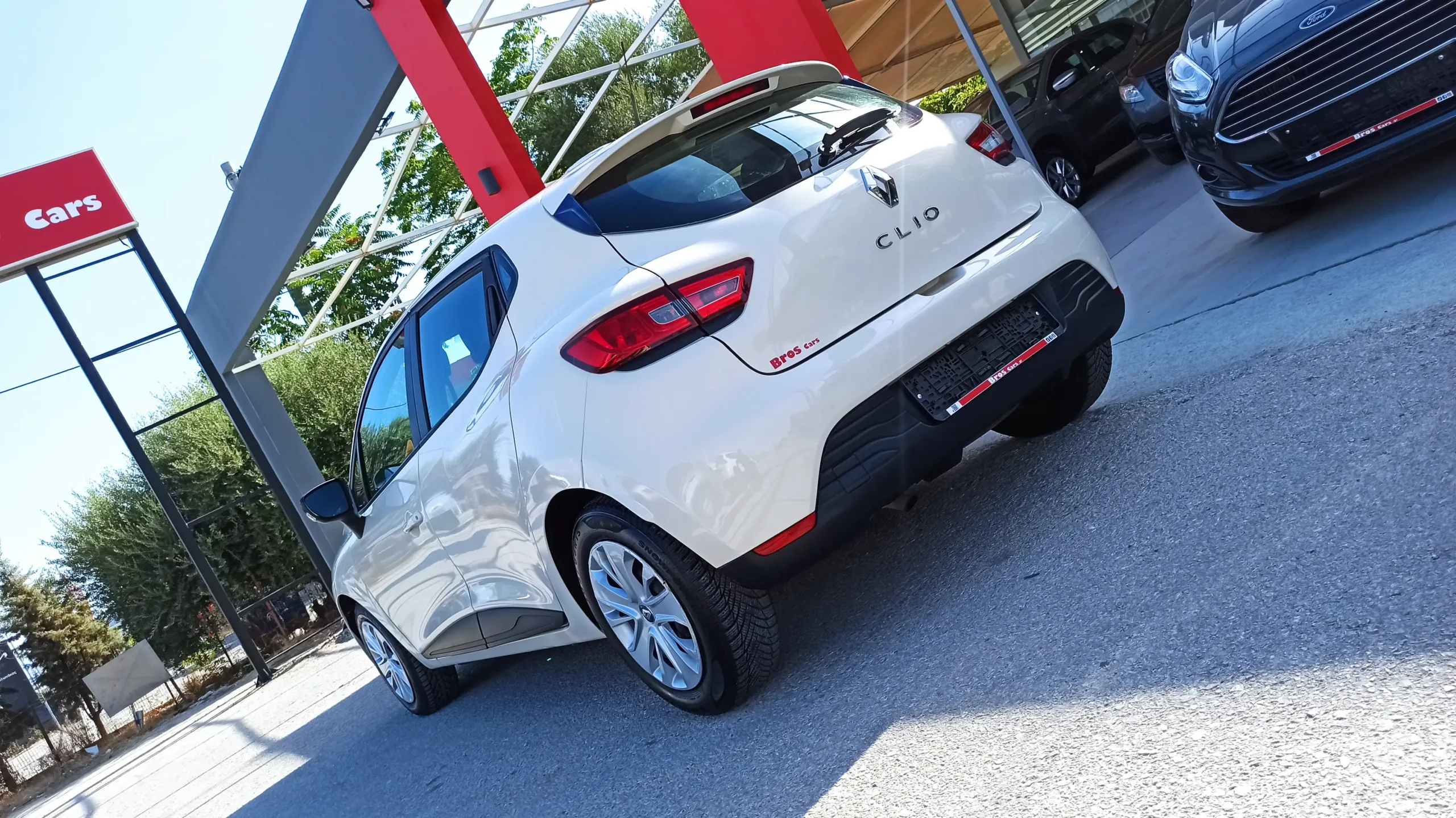 Renault Clio - Image 30