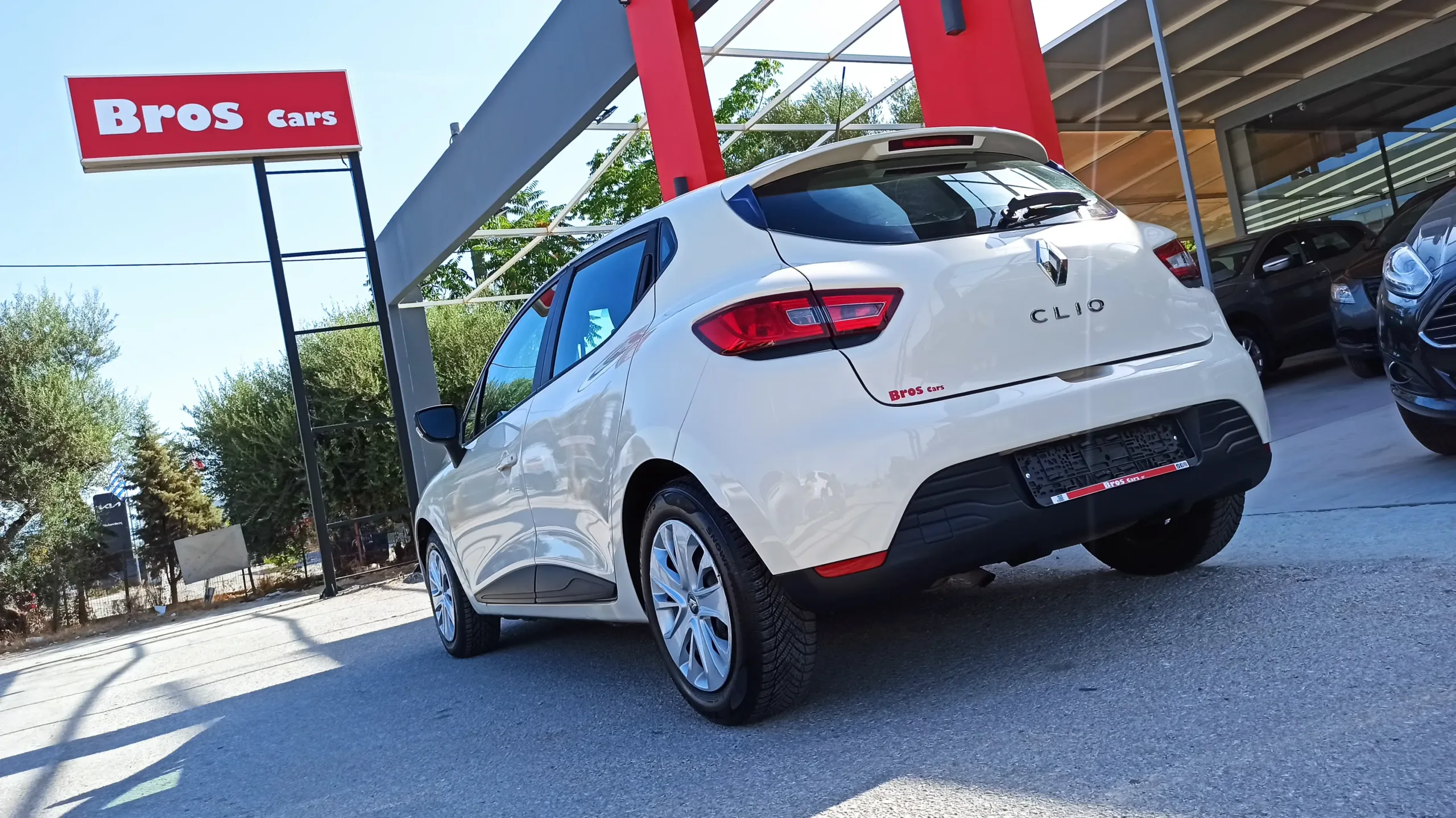 Renault Clio - Image 31
