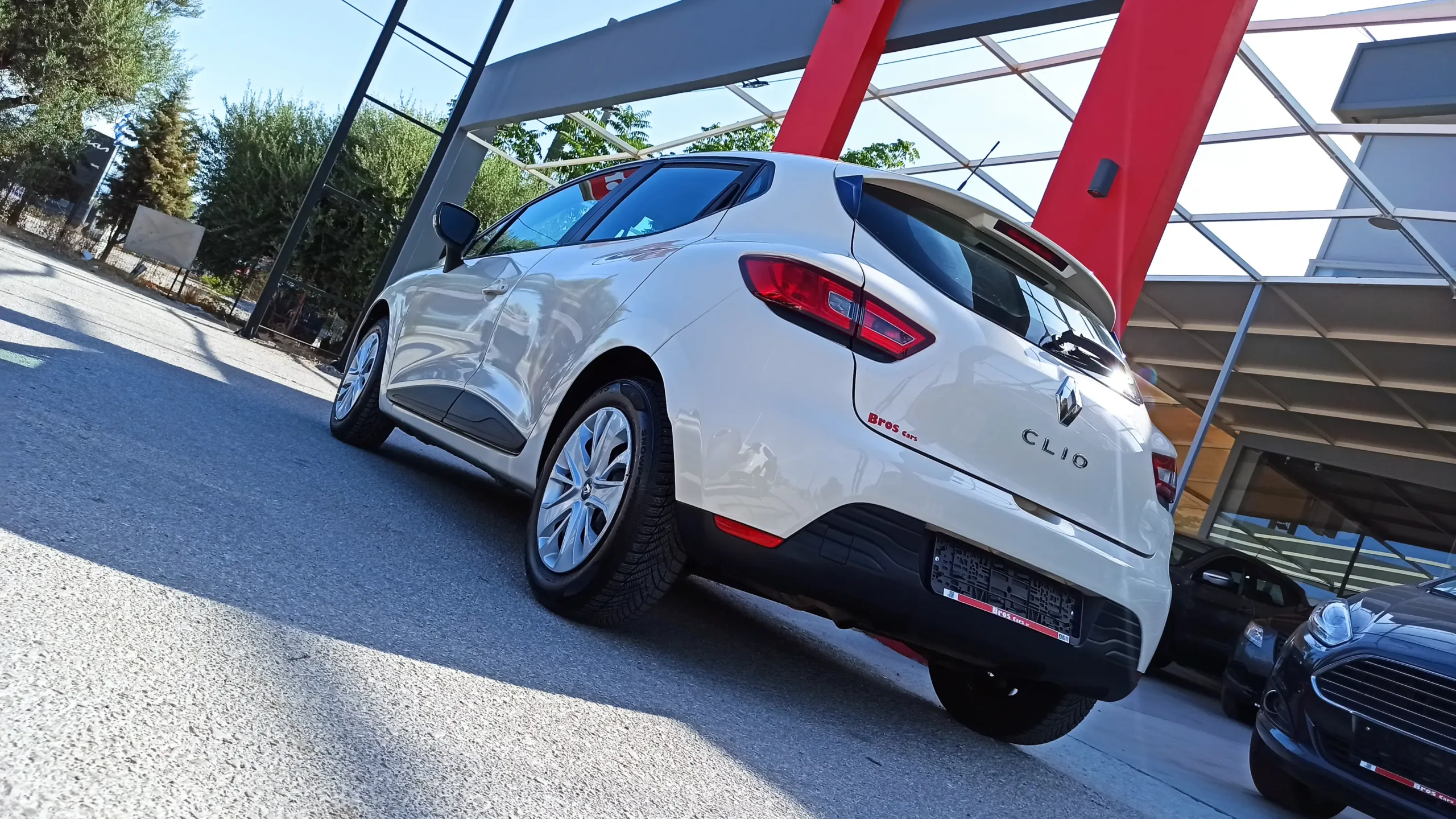 Renault Clio - Image 33
