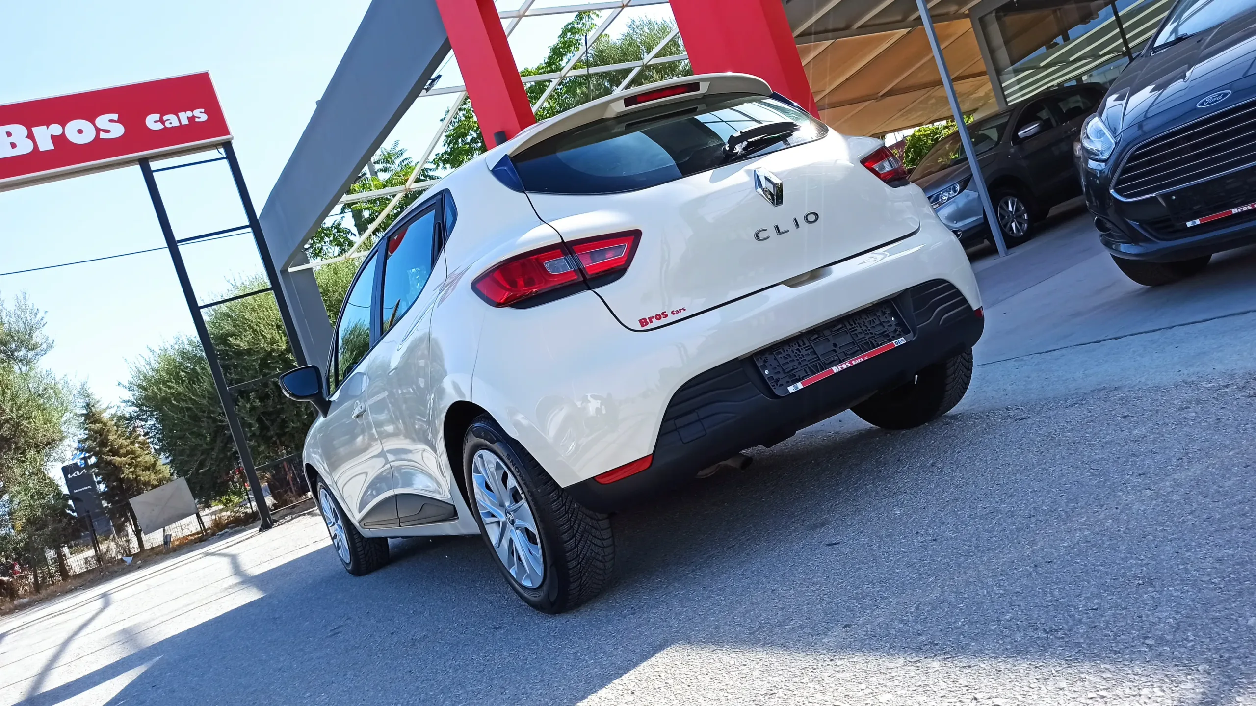 Renault Clio - Image 34