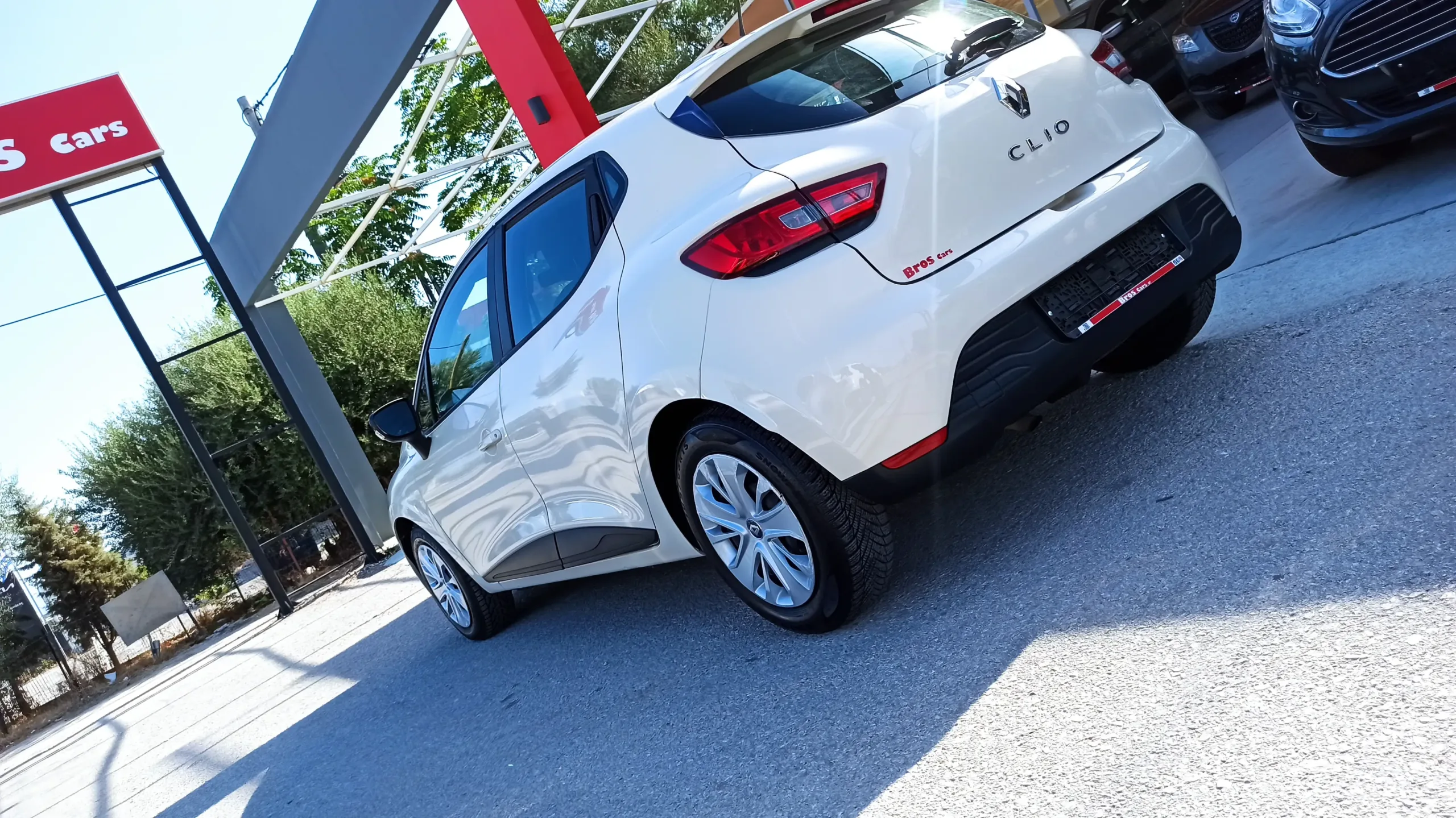 Renault Clio - Image 35