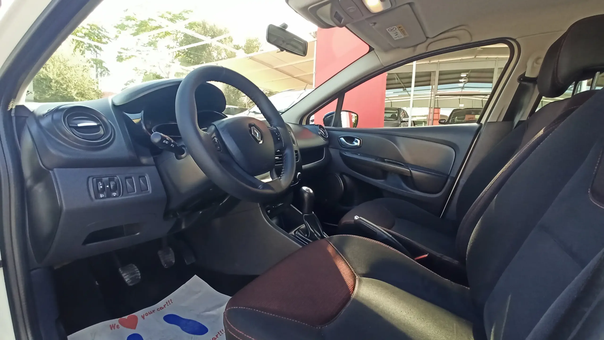 Renault Clio - Image 38
