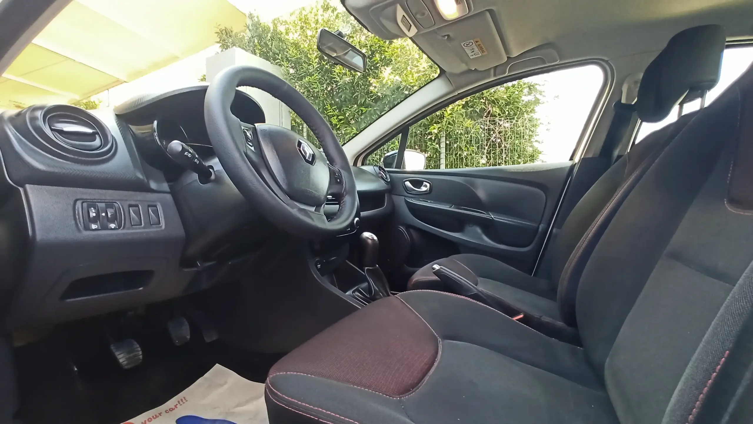 Renault Clio - Image 39