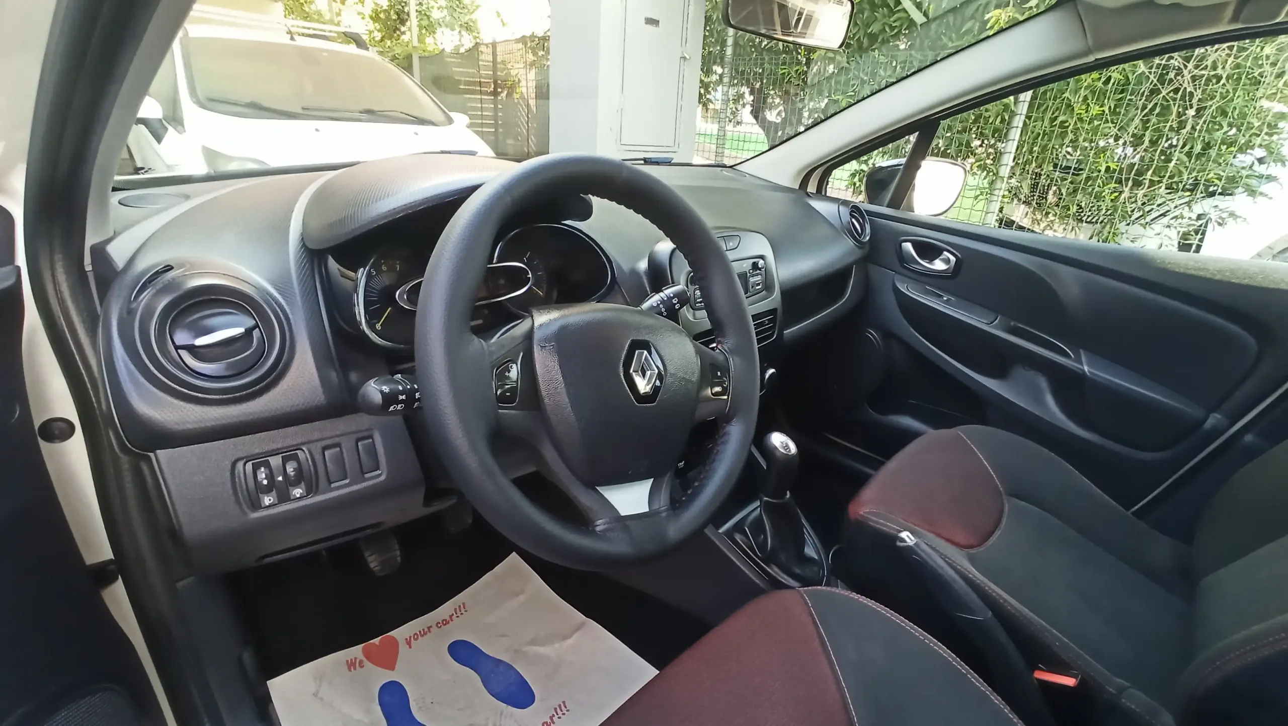 Renault Clio - Image 44