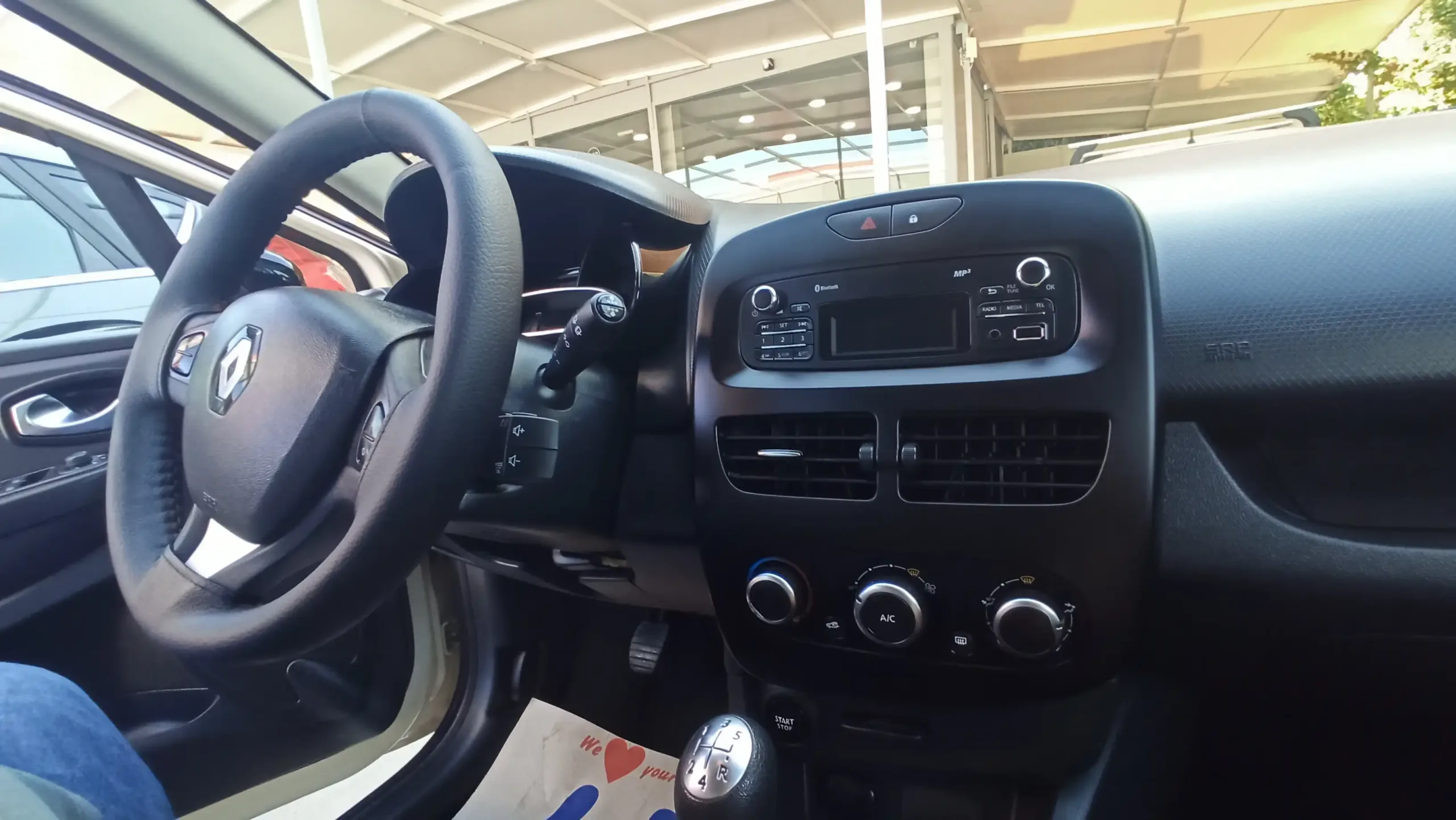 Renault Clio - Image 43